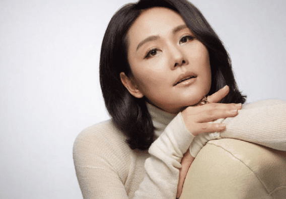 因为饰演还珠当中的狭义女子,获得大家喜爱,如今颜值依旧很高