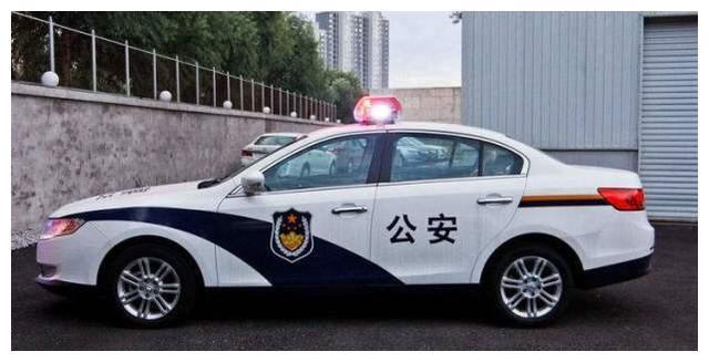 中国警车"新高速"创纪录,看到这么霸气的警车,网友竖起大拇指