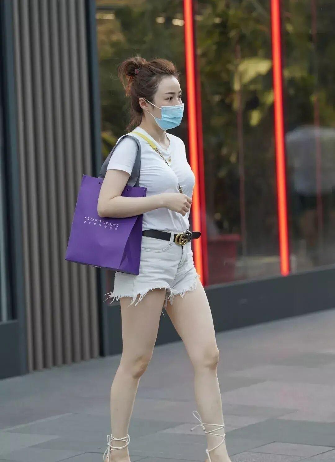 筷子腿的穿搭需要展现出笔直纤细搭不好就像酒杯腿一样