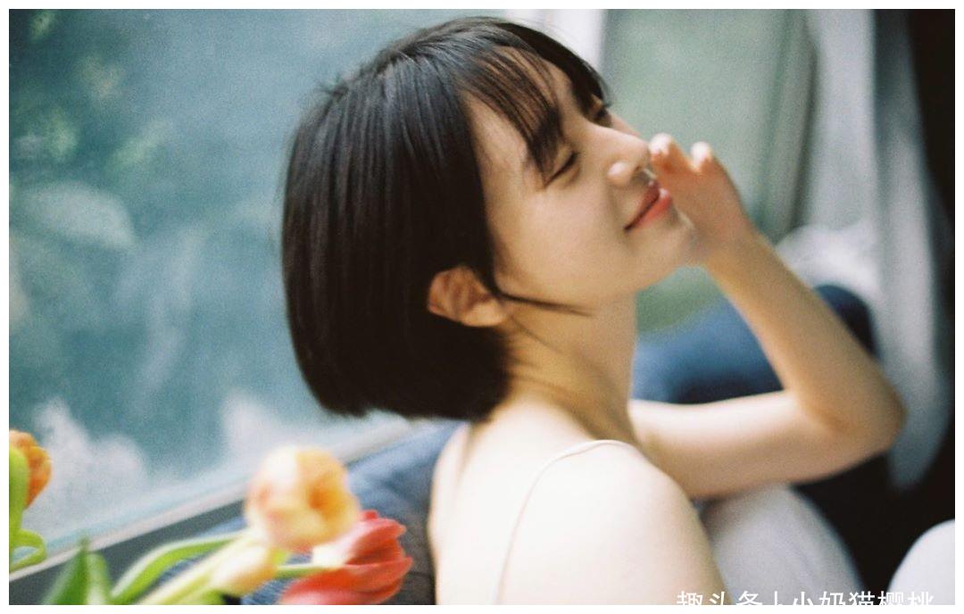 《虽然是精神病但没关系》小护士朴珪瑛清新外貌宛如