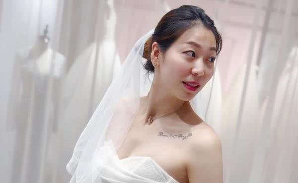 爱女抱排球拍照,球迷:世界级副攻的苗子|杨珺菁|副攻|刘向东_新浪新闻