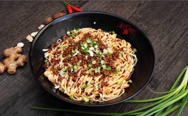 四川干拌杂酱面的传统做法口感丰富味道干香做法简单