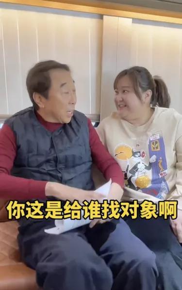 贾玲有了男朋友,竟然是矮矮的,黑黑的