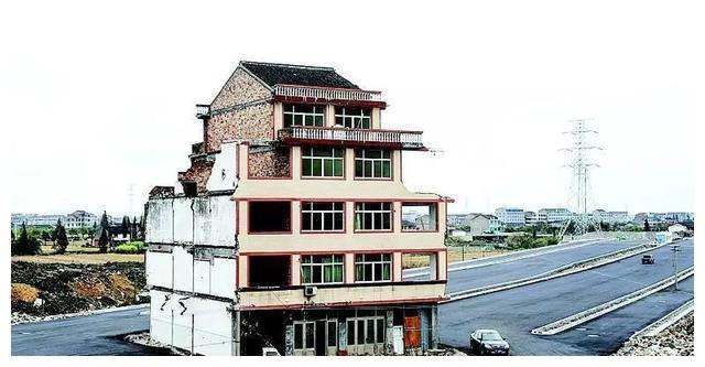 上海"最惨"钉子户:在马路中间坚守14年,最终一分钱也没多给