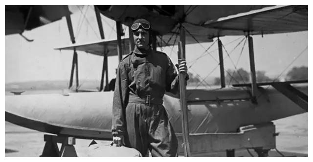 为啥不能射杀跳伞后的飞行员？二战时期，日本已经尝到了后果休闲区蓝鸢梦想 - Www.slyday.coM