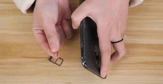 今天才知道,手机上放两个回形针,还有这么棒的作用,涨知识了