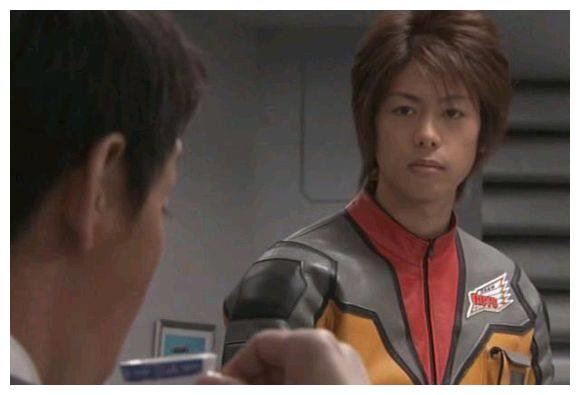 日比野未来是梦比优斯奥特曼的人类拟态,其人间体样貌来自于牺牲自己