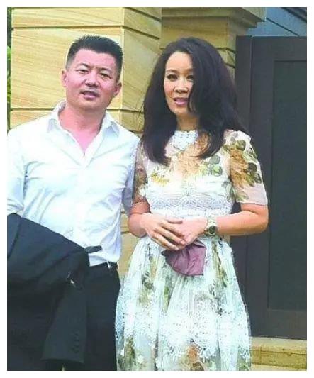 那英节目中大方晒女儿,14岁女儿略显羞涩,遗传父亲基因|那英|女儿