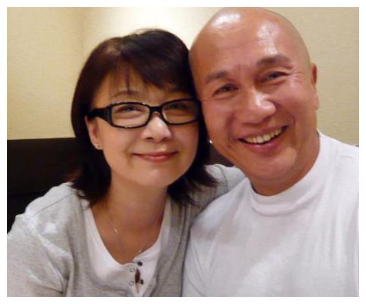 他是最美黄蓉丈夫,48岁演霍景良成名,送别亡妻伤心欲绝