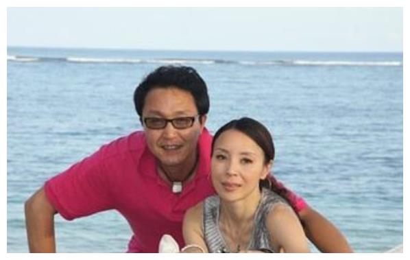 当众举动让人反感|岳秀清|吴刚|儿子_新浪新闻