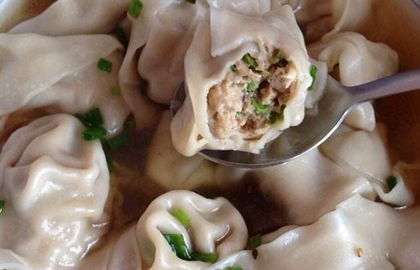 美食精选:猪肉馄饨,葱香牛腩,炝拌苦瓜,葱烧肚条的做法