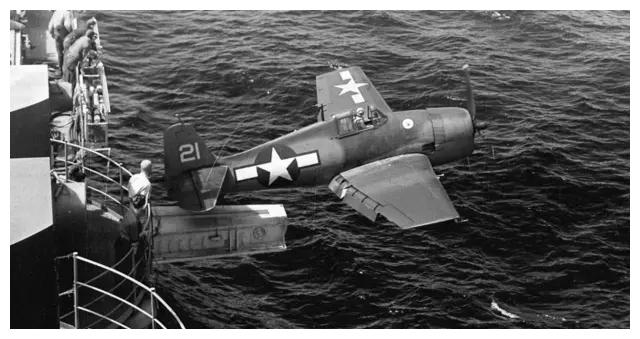 为啥不能射杀跳伞后的飞行员？二战时期，日本已经尝到了后果休闲区蓝鸢梦想 - Www.slyday.coM