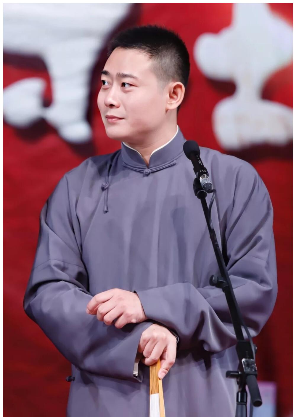 郭德纲豪宅曝光金碧辉煌岳云鹏栾云平去吃饭座位大有讲究