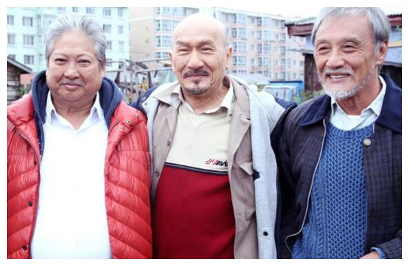 75岁光头佬麦嘉近照老了胖了但依然精神儿子小光头变帅哥