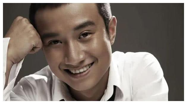 文章脱发太严重了!近照曝光精神状态不好,眼神涣散疲态尽显