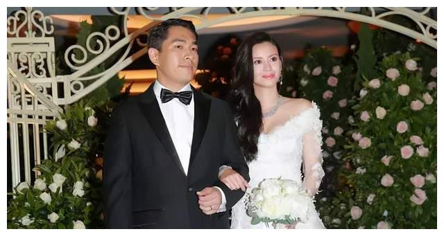 林恬儿晒与徐子淇合影百亿富豪千金坐c位千亿阔太反而要靠边