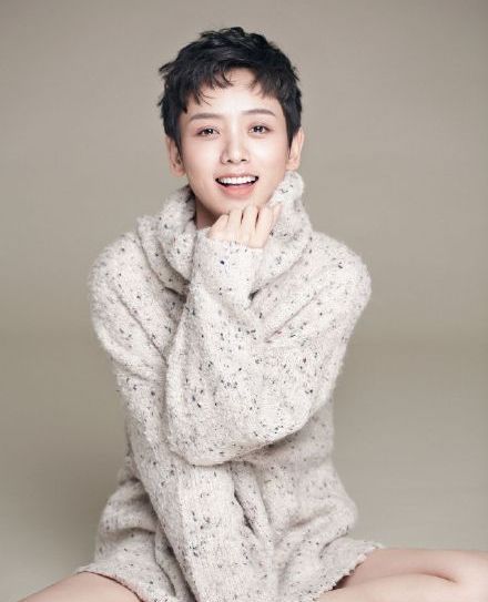 女明星寸头造型:杨颖迪丽热巴周冬雨,你觉得谁成功hold住了呢?