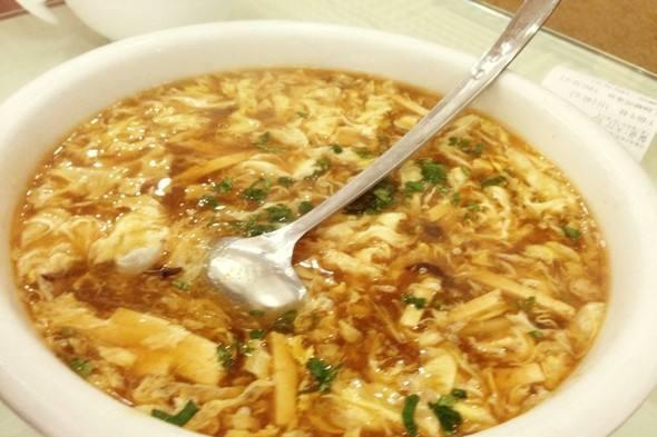 小伙在校门口卖“一碗汤”,1份5元营养丰富,家长排队买给孩子吃休闲区蓝鸢梦想 - Www.slyday.coM 小伙在校门口卖“一碗汤”,1份5元营养丰富,家长排队买给孩子吃休闲区蓝鸢梦想 - Www.slyday.coM