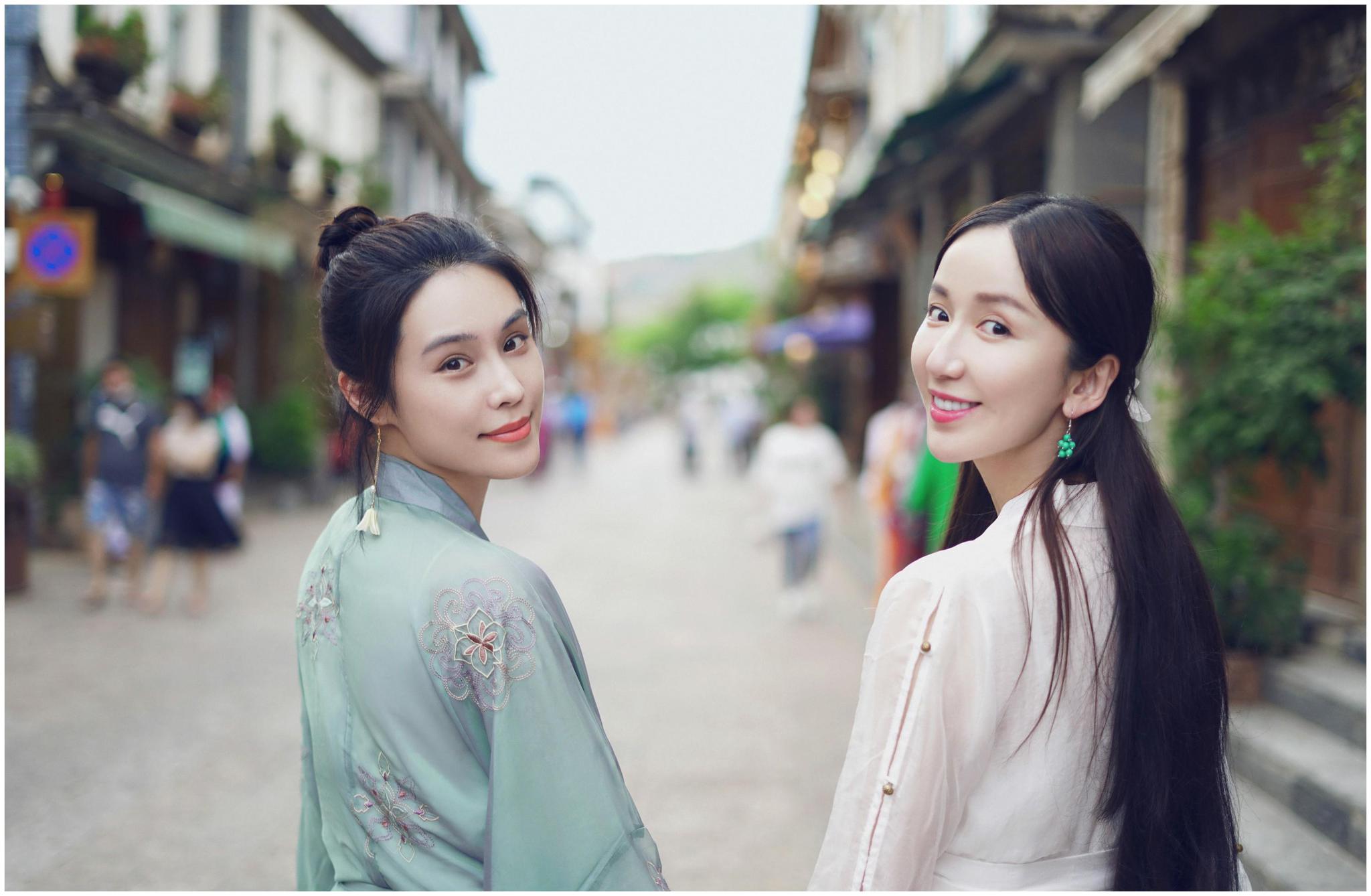 娄艺潇韩丹桐古风造型旅拍曝光,cp感十足的神仙闺蜜情