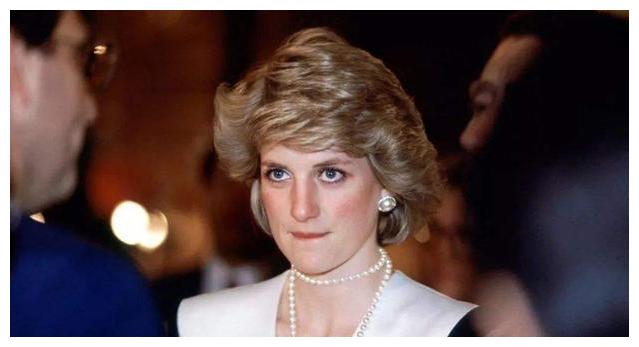 戴安娜逝世23周年,长子威廉下令为母建雕塑,卡米拉永远比不上她