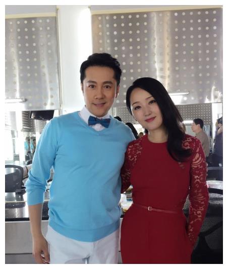 他22次登春晚舞台,被富婆倒追8年才结婚,如今儿子成他一生骄傲|蔡国庆