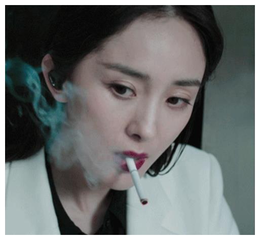 女明星抽烟杨幂气场强大周迅很潇洒看到赵丽颖闹着玩呢