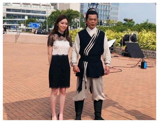 发福肚子抢镜,30岁女儿颜值不输一线女星|黄日华|郭靖|女星_新浪新闻