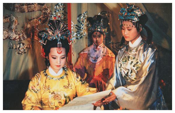 从元春省亲窥见元春在宫内的真实处境