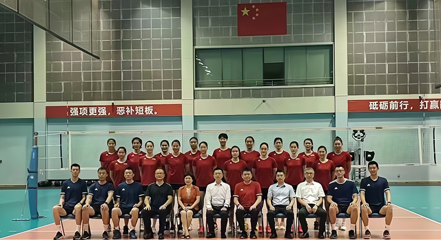 女排新合照出炉!丁霞缪伊雯蔡雅倩缺席,仲慧王梦洁郁佳睿亮相|王梦洁|丁霞|蔡雅倩_新浪新闻
