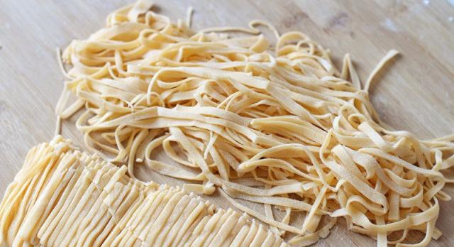 手擀面_擀着面仗吹火下一句是什么_怎么做手擀面条