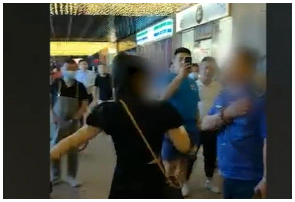 西安城管驾车驱赶残疾商贩，官方：不存在冲撞，系临聘人员已停职休闲区蓝鸢梦想 - Www.slyday.coM