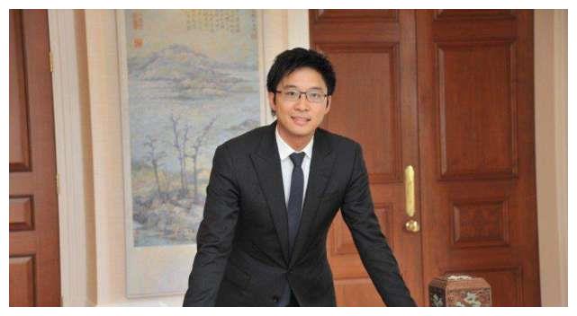 他是隐形的中国首富还是章子怡的前男友可惜却最终错过何超莲