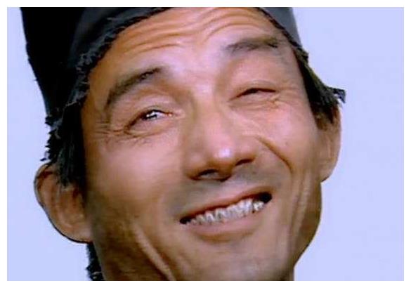 没错,他就是那个"疯疯癫癫"的道济和尚的扮演者,老艺术家——游本昌