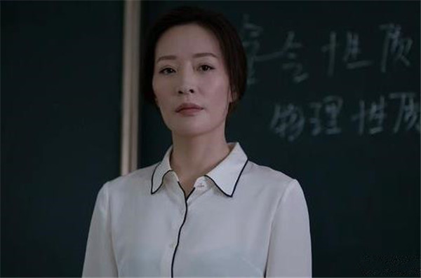 长得牛高马大的一个嫁不出去的老姑娘,但客观来说吴乙彤扮演的田珊珊