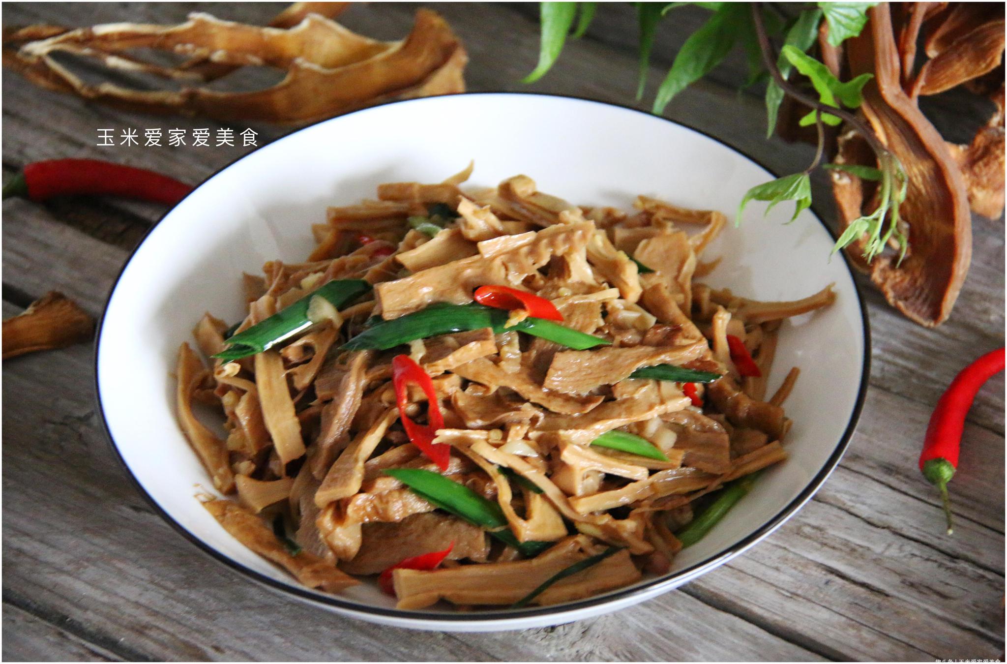 不会炒笋干的朋友看过来,加上这一香料,笋干清香脆嫩,美味营养