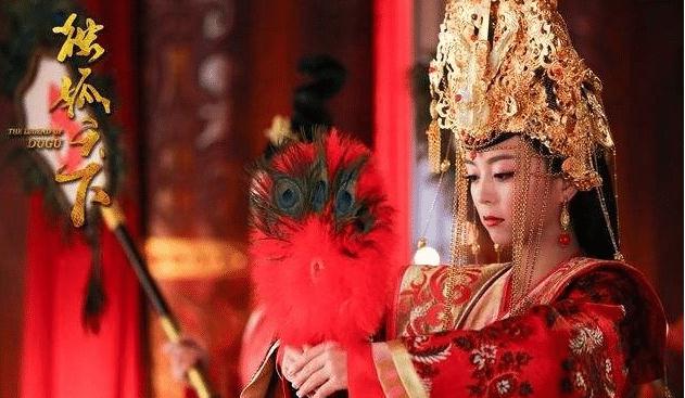 演过皇后的五位女星董洁最没气质她仅靠坐姿就已母仪天下