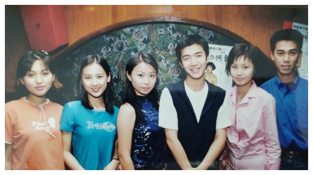 黄圣依金莎20年前旧照曝光青春气息洋溢颜值依旧