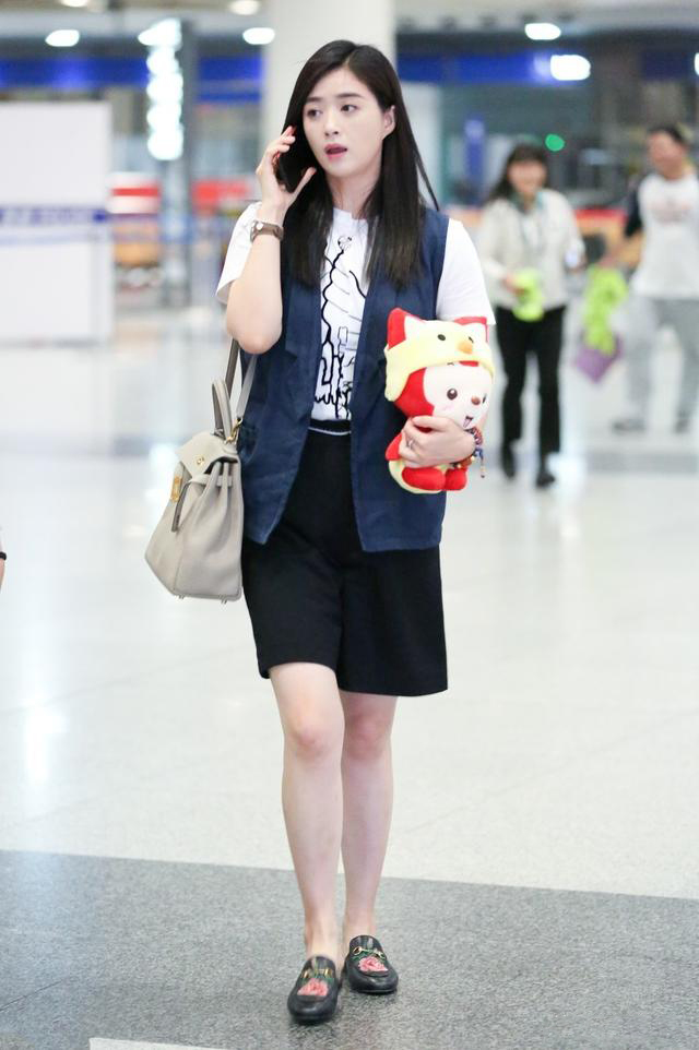 蒋欣颜值衣品拔高了好几度扑面而来的高级感