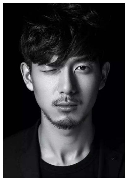 留胡子堪比整容的男明星王宝强帅到没边肖战像换了一张脸