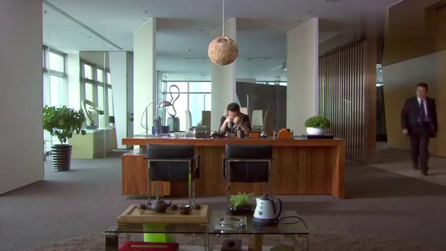 肖然因长相开除员工,老周当场发火,可肖然一句话他哑口了!