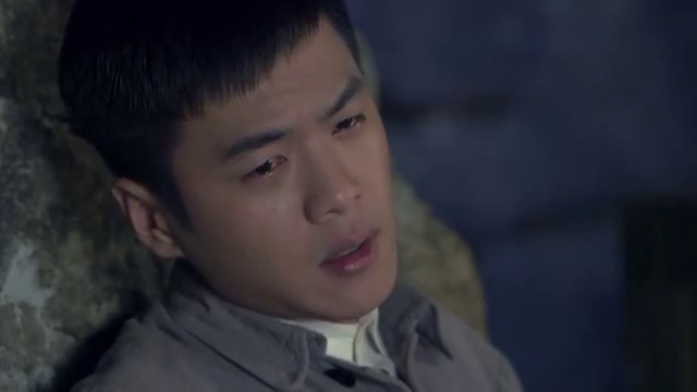 雪豹坚强岁月29集:张楚与卫国喝酒,坦言自己欲求婚