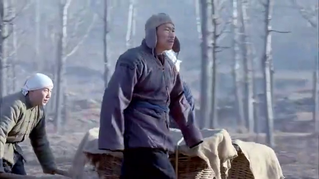 地雷战:鬼子小心偷地雷,得手后笑的跟孩子似的,怎料这地雷要炸