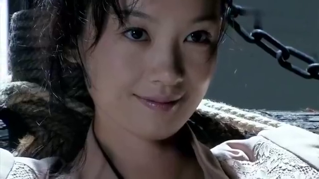 枪花:美女特工被抓了,狗胆汉奸果然会不怀好意了!