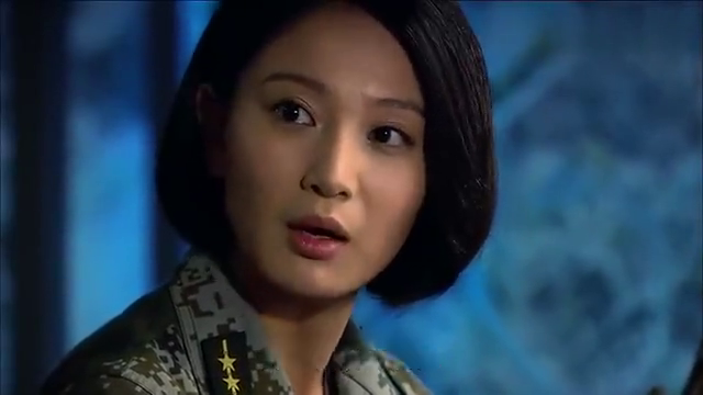 特种兵来到机关,跟唐心怡提到何晨光,小唐不敢见他