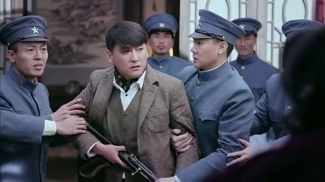 炮神:傻小子绑架美女逃跑,团长带整个军队包围,结果还是吃了亏