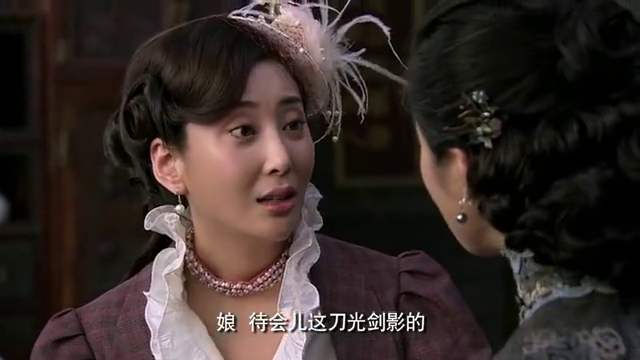 铁梨花:女汉奸打死亲娘还想跑,铁梨花抬手就是一枪,直接毙了她