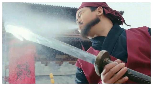 古代刽子手砍头之前为什么要先往刀上喷酒