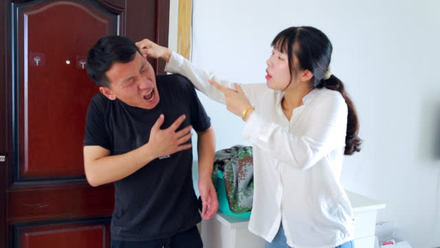 小夫妻用古诗吵架,没点文化都不好意思开口,都是人才,太逗了