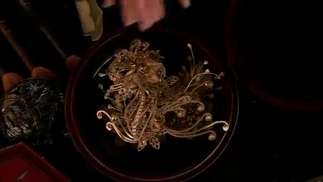 美人心计:雪鸢要出嫁了,漪房万分不舍,还为其准备了首饰