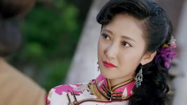 飞哥战队美女为营救姑娘借送水果接近无果敌人看得太紧了